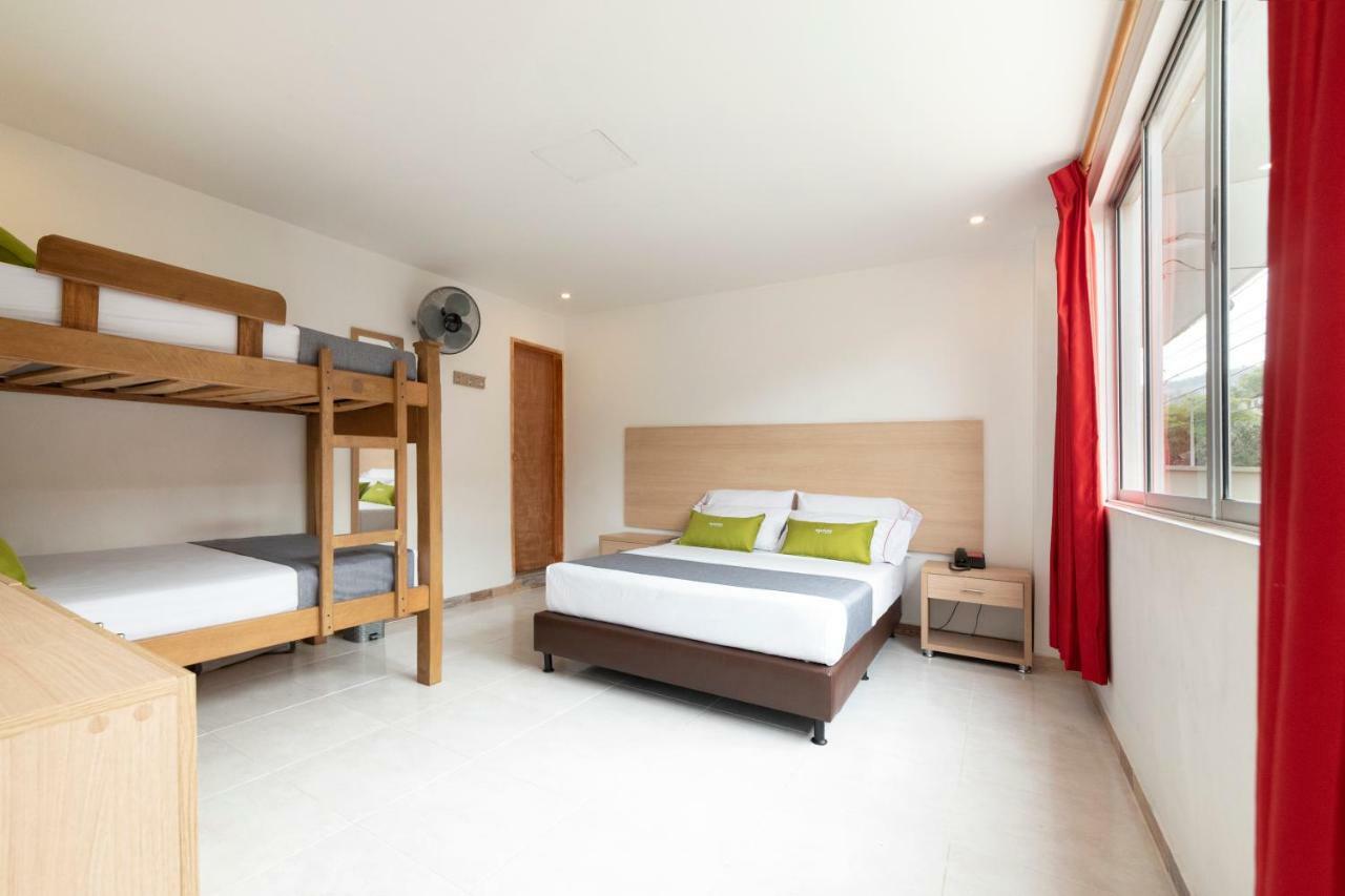 Ayenda 1238 Nuevo Colombia Hotel Medellin Ngoại thất bức ảnh
